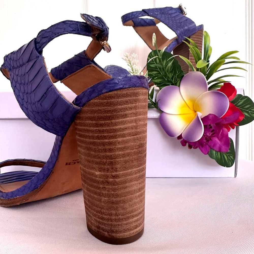 COACH ~ Purple Leather Textured 4.5” Block Wooden Heel Sandals size 8 - Picture 7 of 8